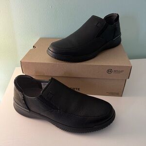 NIB Clarks Men's Donaway Black Leather Step Loafer